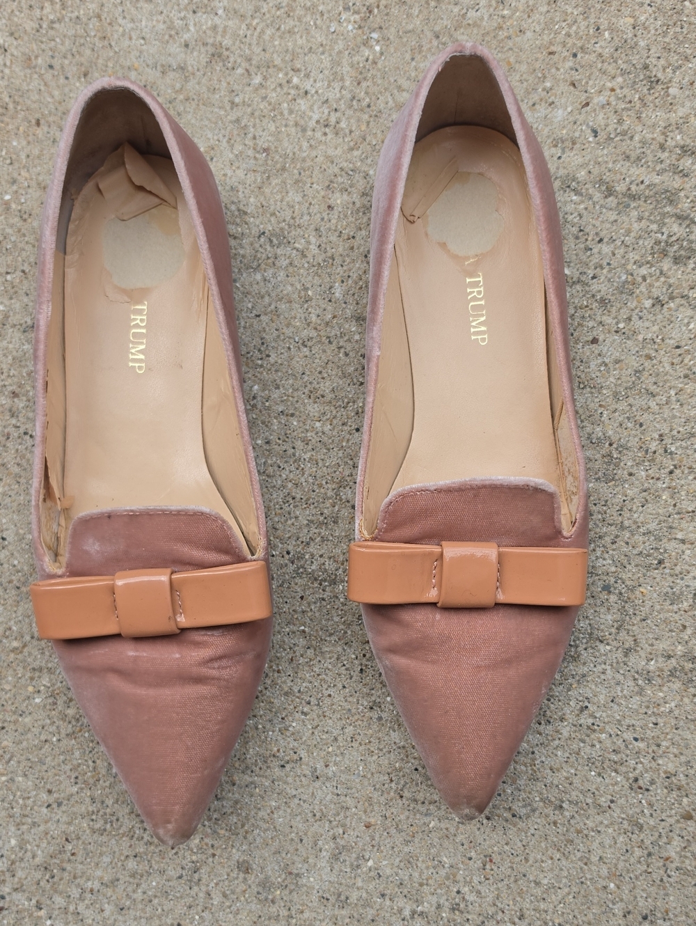Ivanka Trump Pink Velvet Pointed Toe Bow Flats Leather Sole Size 7.5M - Picture 2 of 5